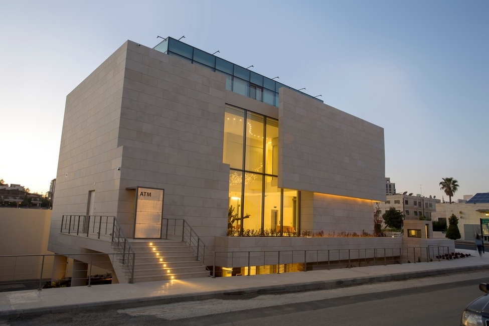 Amman S Paradigm Dh Firm Uses Cantilevered Light Emitting Concrete